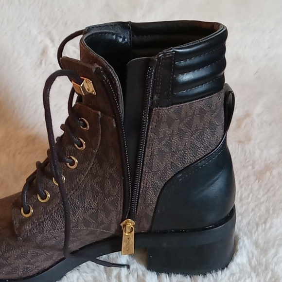 NWOB Michael Kors laceup combat boots wms 6.5 black & brown w/ MK logos - Picture 6 of 9